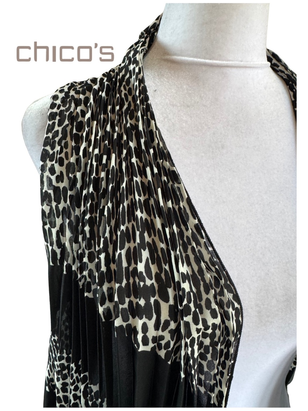 Chico’s 0 Travelers Black White Leopard Scissor Pleated Layer Vest 4 6 stretch S - Picture 5 of 12